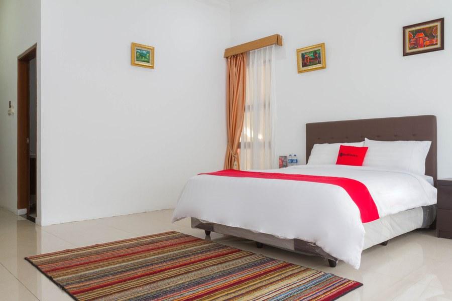 Hotel Reddoorz Near Jatinangor Town Square Esterno foto