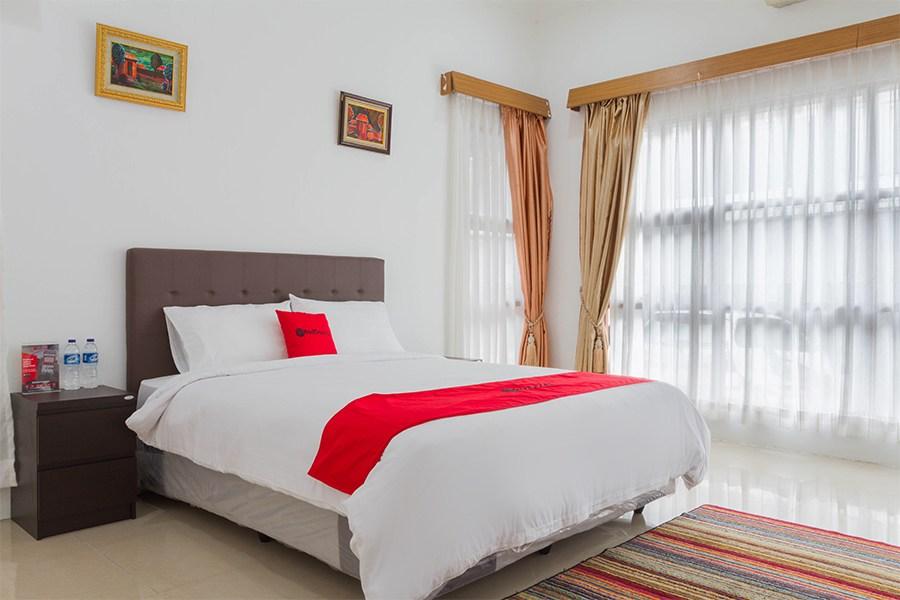 Hotel Reddoorz Near Jatinangor Town Square Esterno foto
