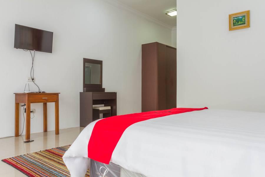 Hotel Reddoorz Near Jatinangor Town Square Esterno foto