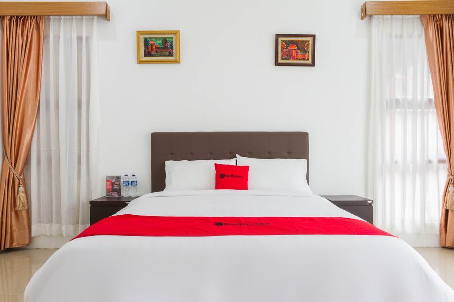 Hotel Reddoorz Near Jatinangor Town Square Esterno foto