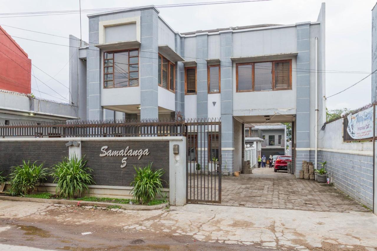 Hotel Reddoorz Near Jatinangor Town Square Esterno foto