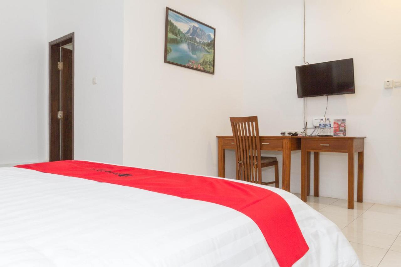Hotel Reddoorz Near Jatinangor Town Square Esterno foto