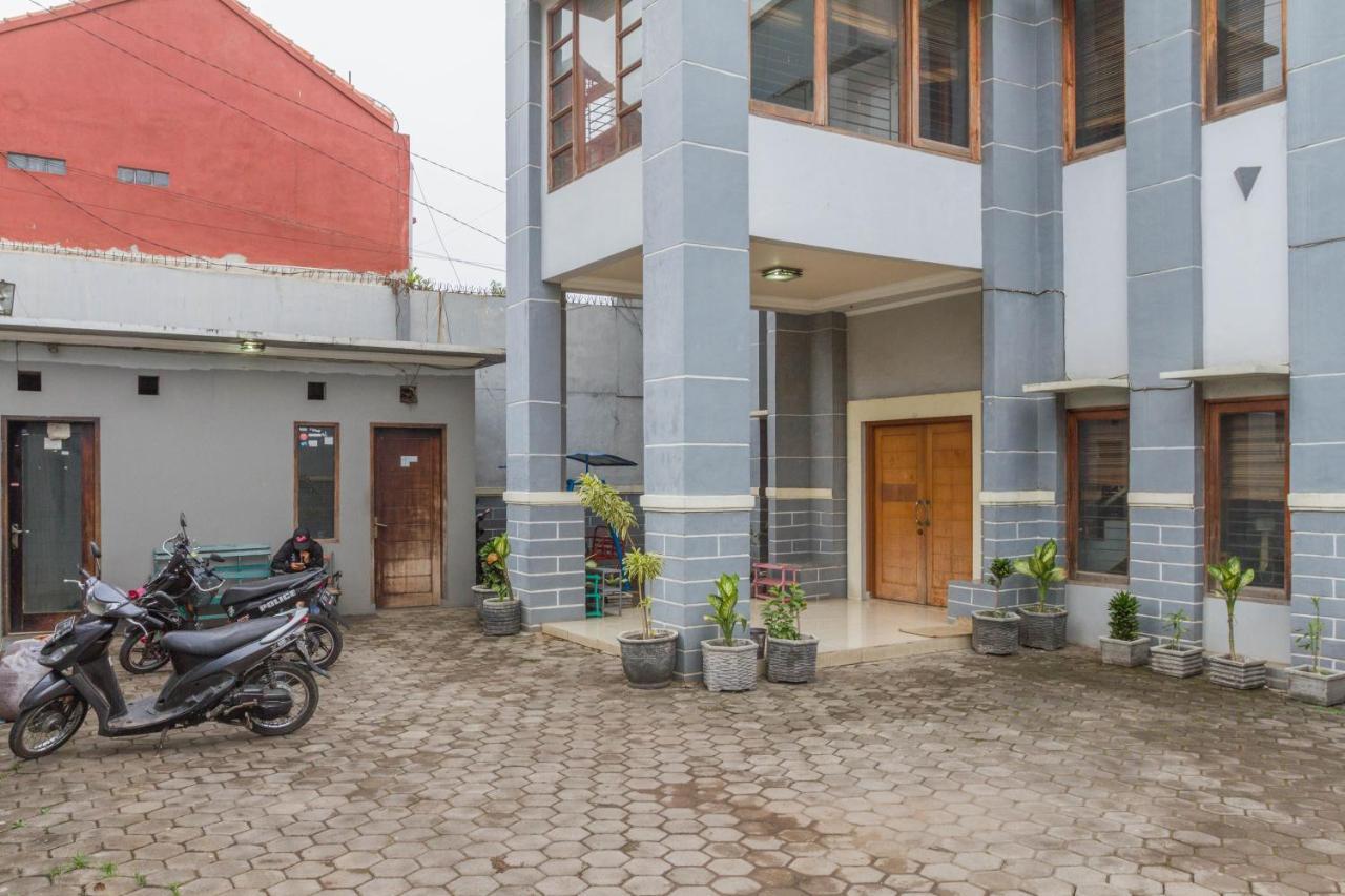 Hotel Reddoorz Near Jatinangor Town Square Esterno foto