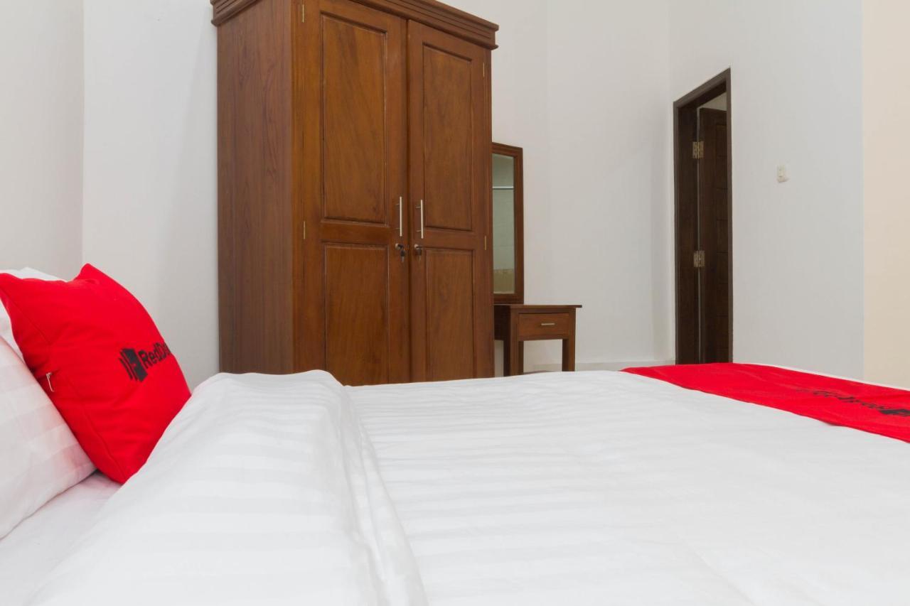 Hotel Reddoorz Near Jatinangor Town Square Esterno foto