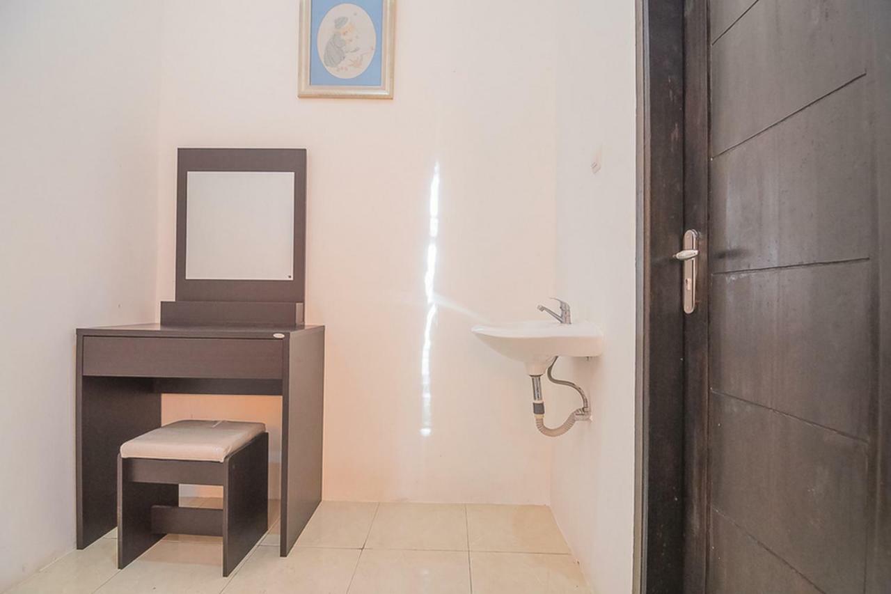 Hotel Reddoorz Near Jatinangor Town Square Esterno foto