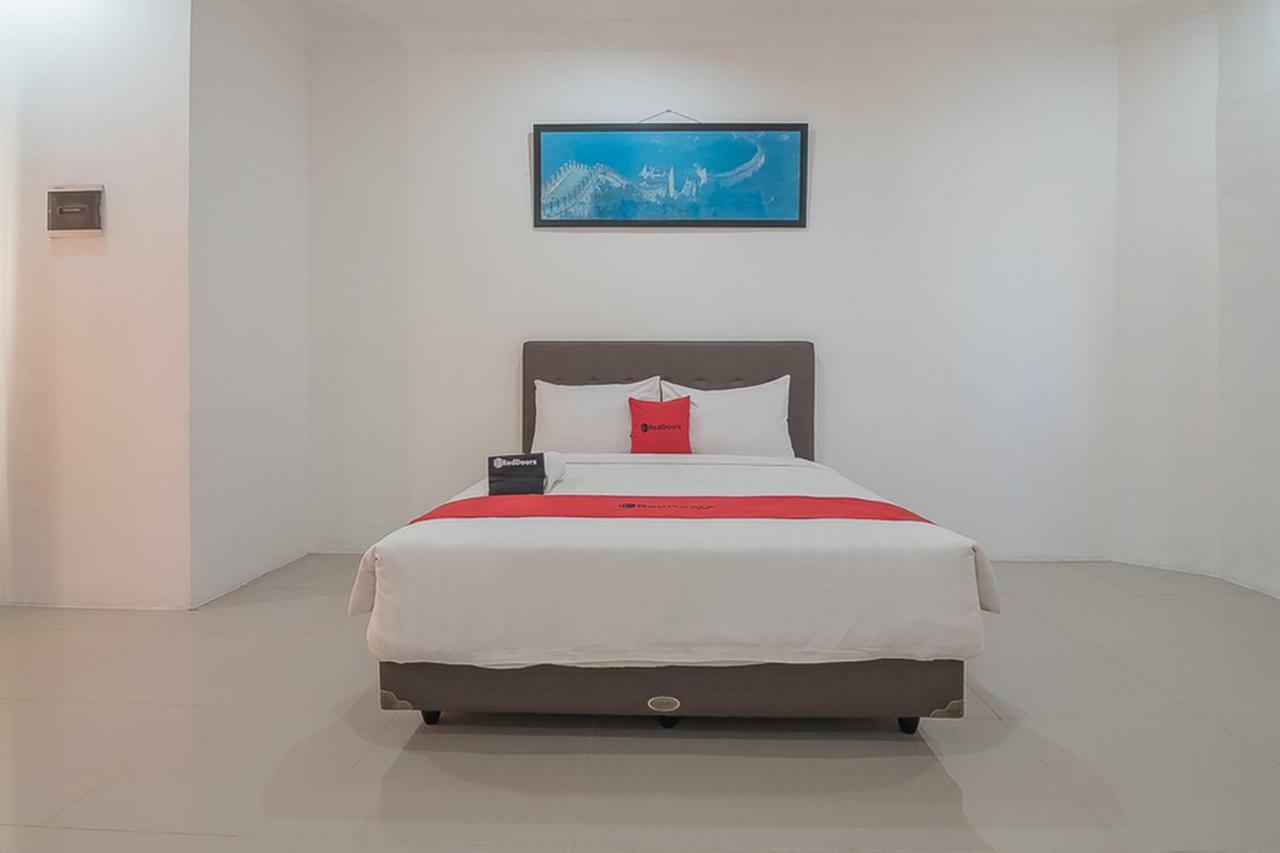 Hotel Reddoorz Near Jatinangor Town Square Esterno foto