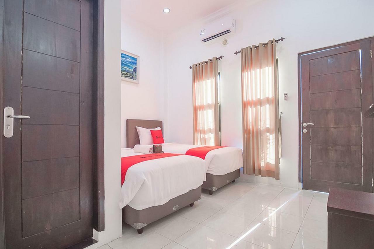 Hotel Reddoorz Near Jatinangor Town Square Esterno foto