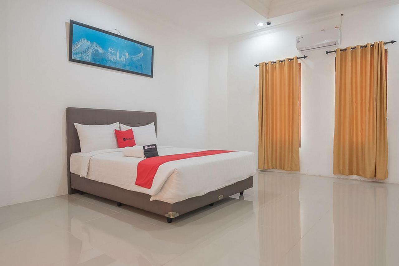 Hotel Reddoorz Near Jatinangor Town Square Esterno foto