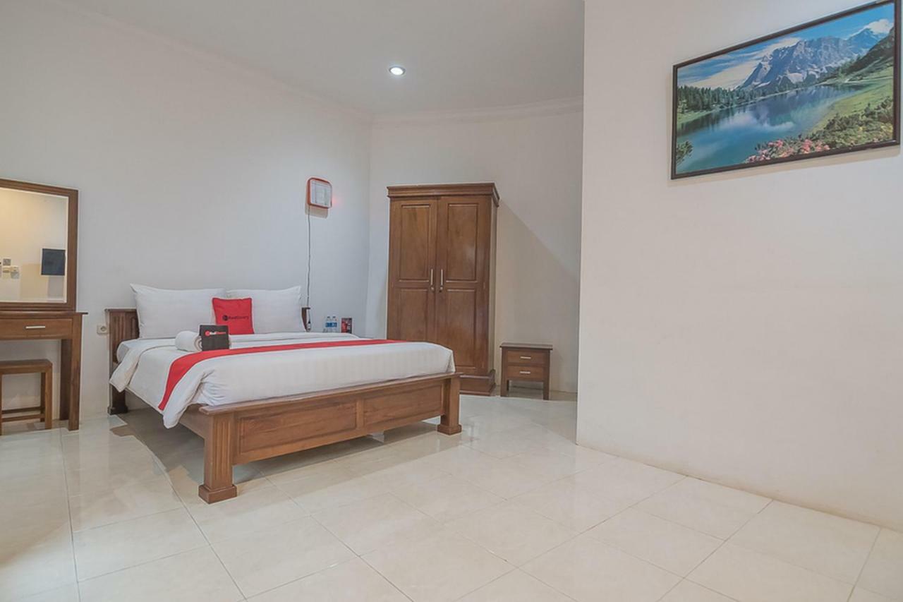 Hotel Reddoorz Near Jatinangor Town Square Esterno foto