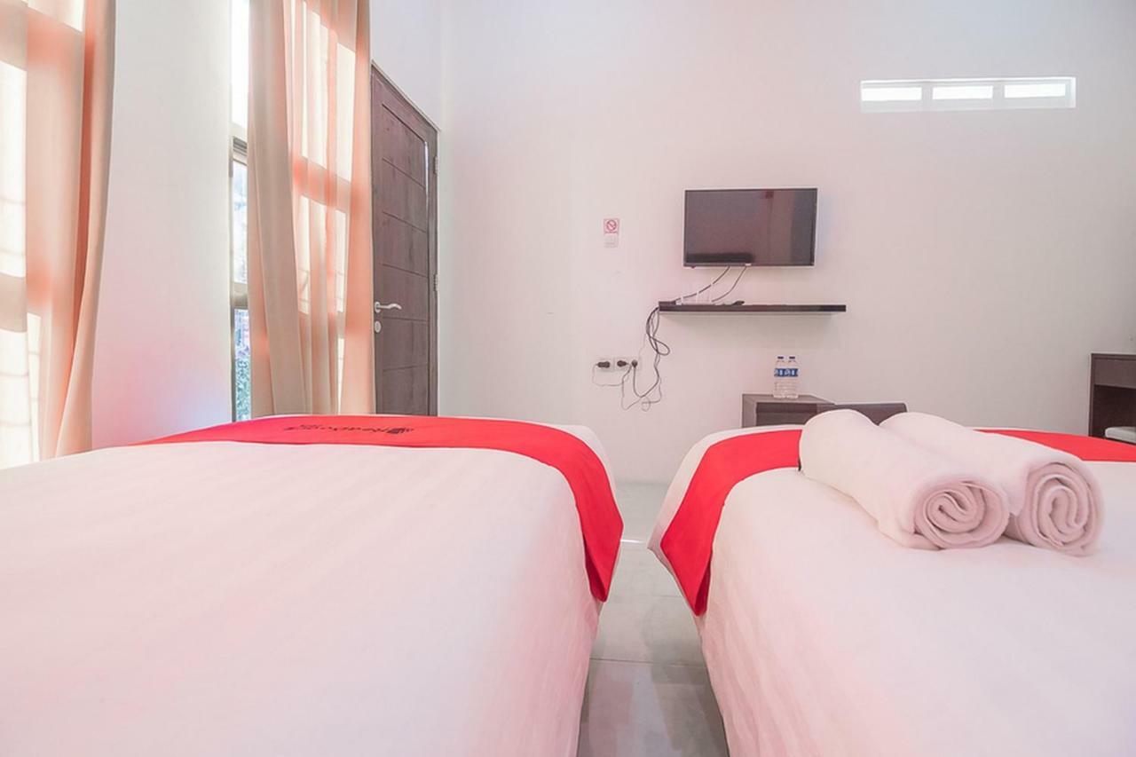 Hotel Reddoorz Near Jatinangor Town Square Esterno foto