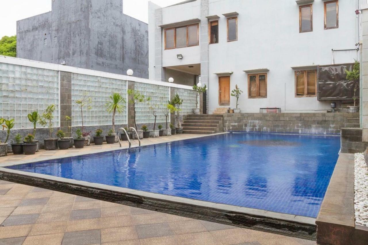 Hotel Reddoorz Near Jatinangor Town Square Esterno foto
