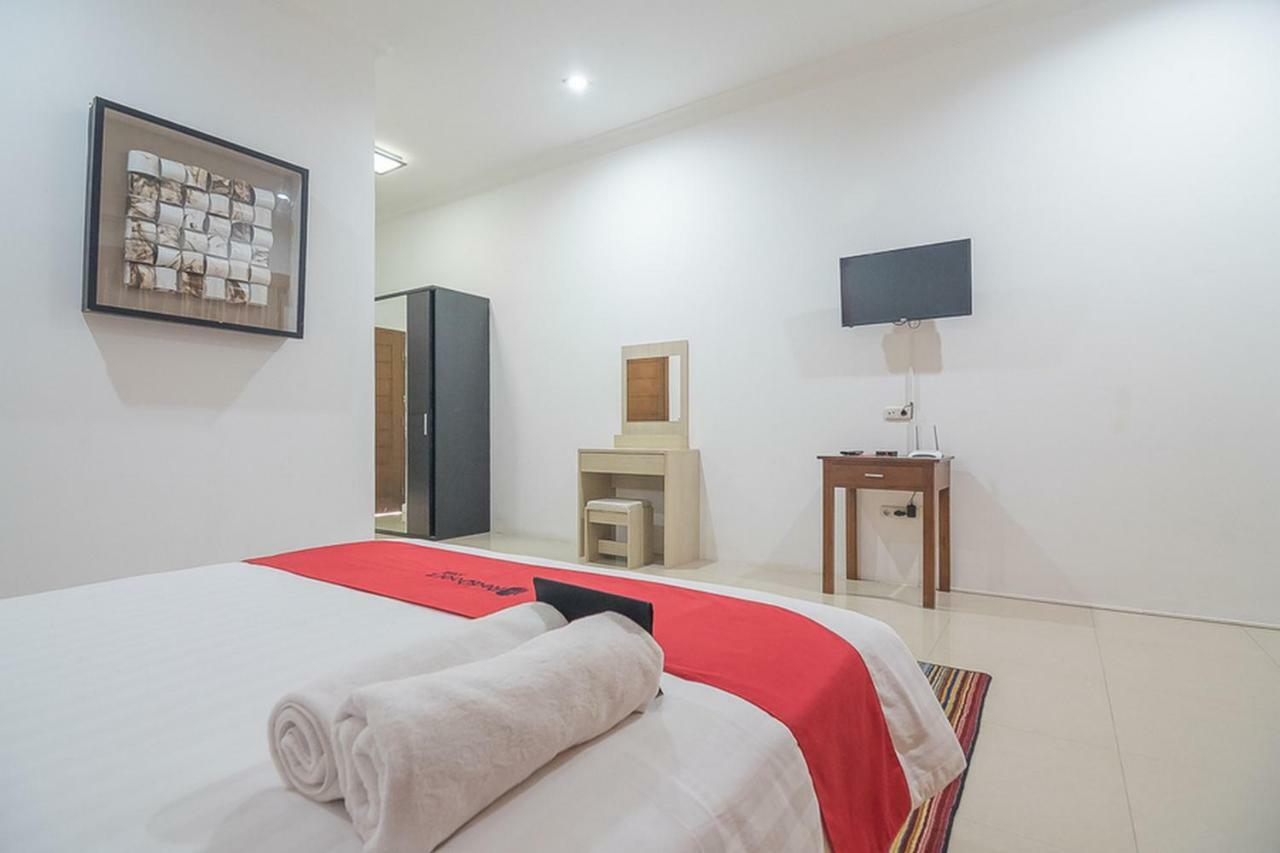 Hotel Reddoorz Near Jatinangor Town Square Esterno foto